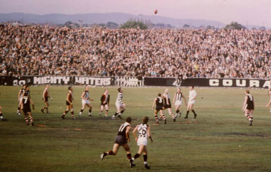 54 years ago today, St Kilda played its first ever game at Moorabbin Oval. - St Kilda Saints,Collingwood Magpies